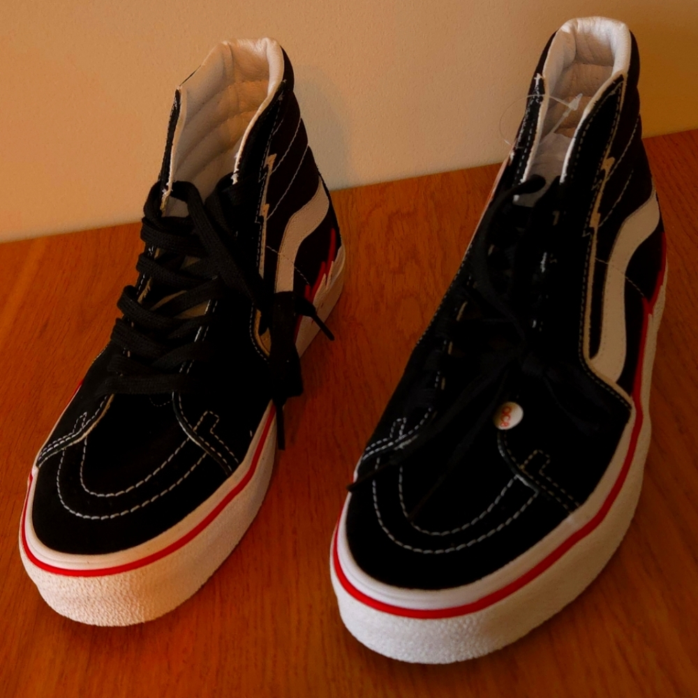 Sk8-Hu Bolt Vans